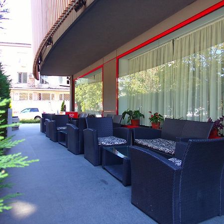 Universal Hotel Dupnitsa Exterior foto